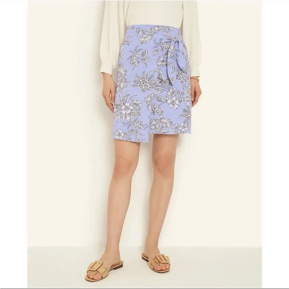 Ann Taylor Dresses & Skirts - NWT Ann Taylor wrap‎ floral skirt size 00